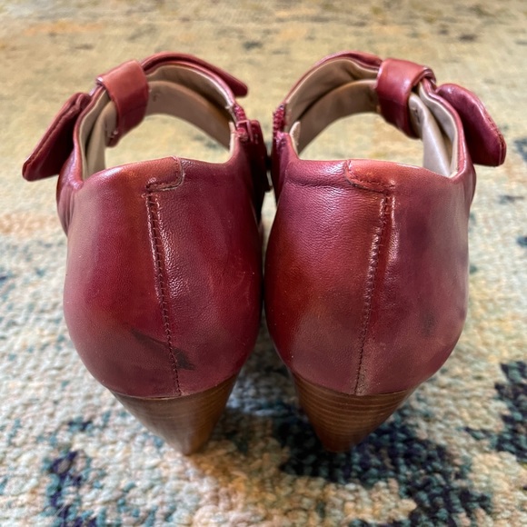 Everybody by BZ Moda Vintage burgundy peep toe heels - Size 38 (US 7-8) - Picture 6 of 6
